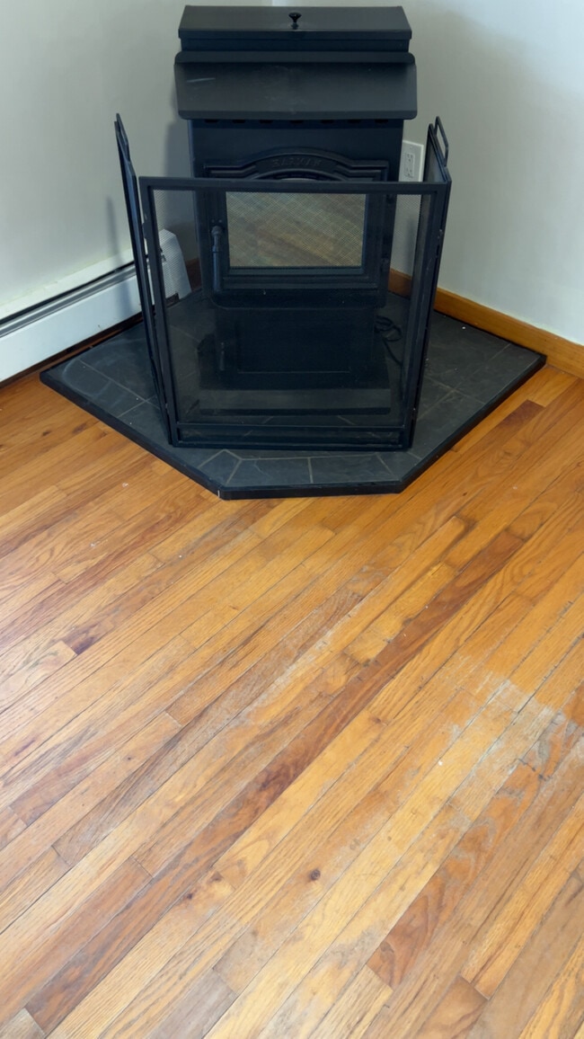 Building Photo - 392 Back Ashuelot Rd