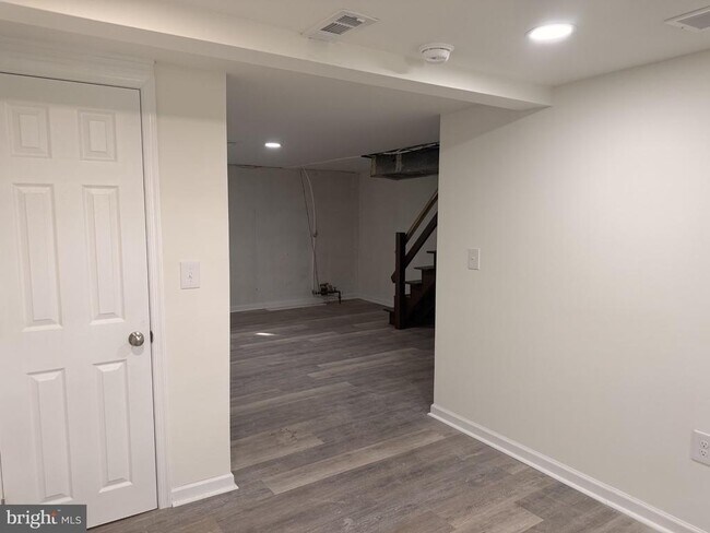 Building Photo - 1235 Elson Rd