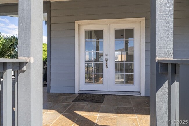 Building Photo - West Side Paradise – Updated 3-Bed, 2-Bath Upstairs Unit