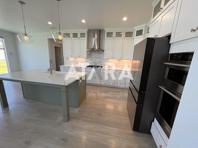 Building Photo - 909 Sagehill Dr