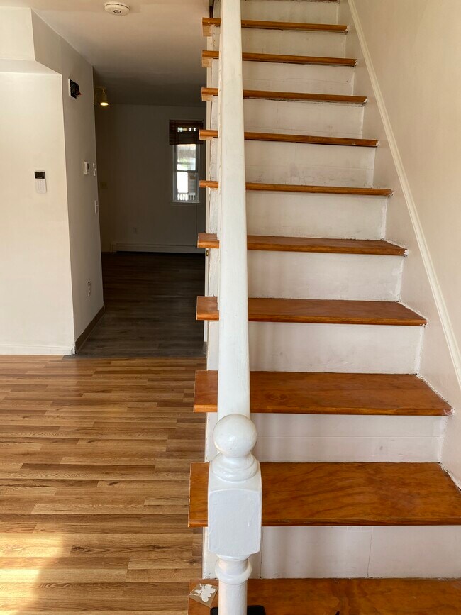 1st floor - front entrance - 36 Cork St