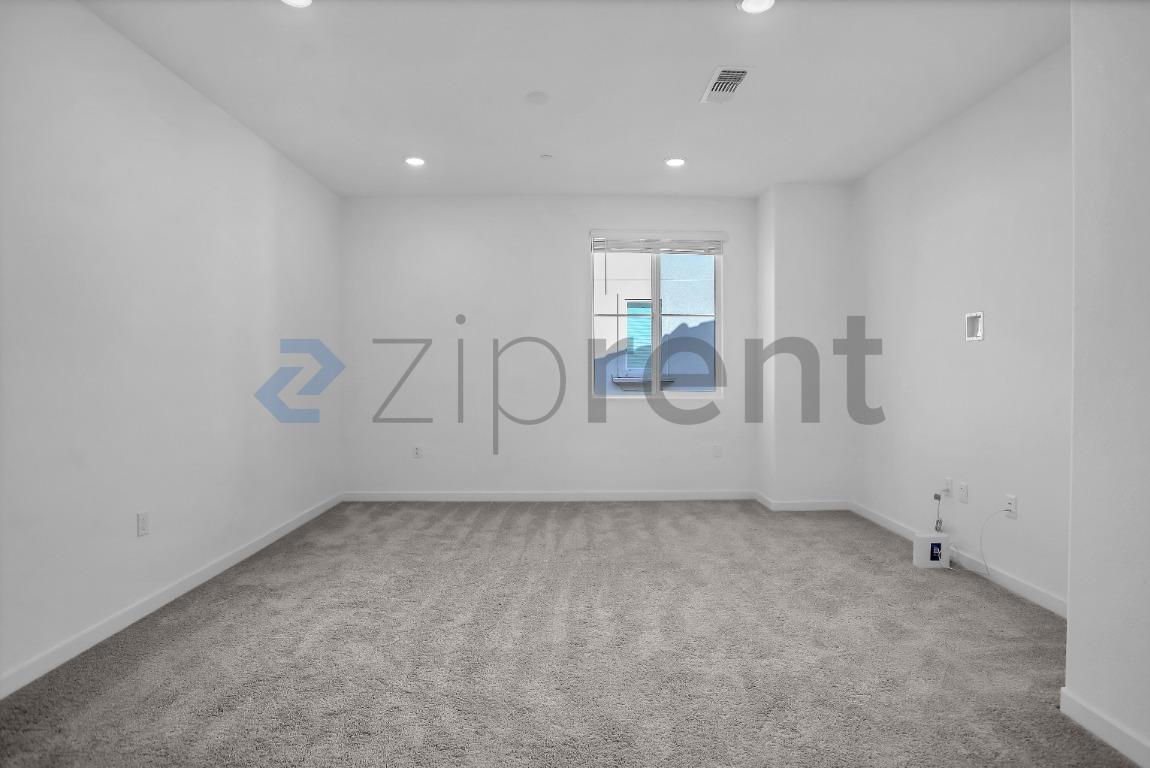 Building Photo - Unit