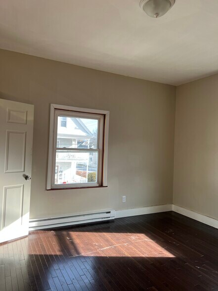 Primary Bedroom - 218 Summer St