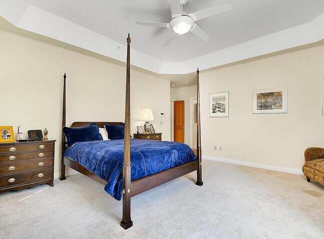 Building Photo - "Spacious 2-Bedroom Condo with Elegant Har...