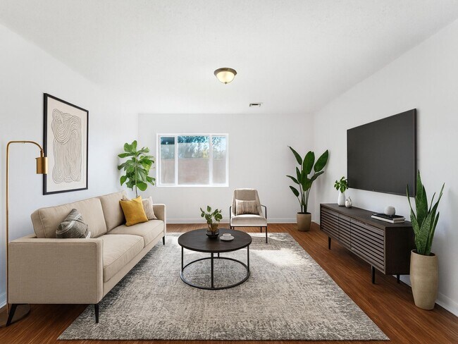 Building Photo - 4BR w/ Driveway Parking near Denver Zoo & City Park