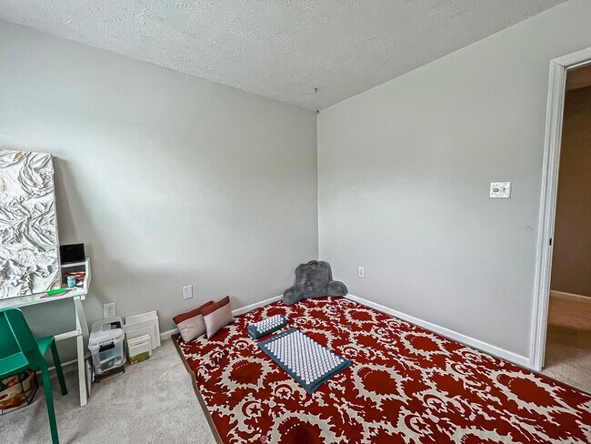 Building Photo - Beautiful and Spacious 4 Bedroom 2.5 Bathroom Home Sitting on Extensive Lot In Desired Xanadu Est...