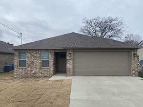 Building Photo - 2011 Maurice St