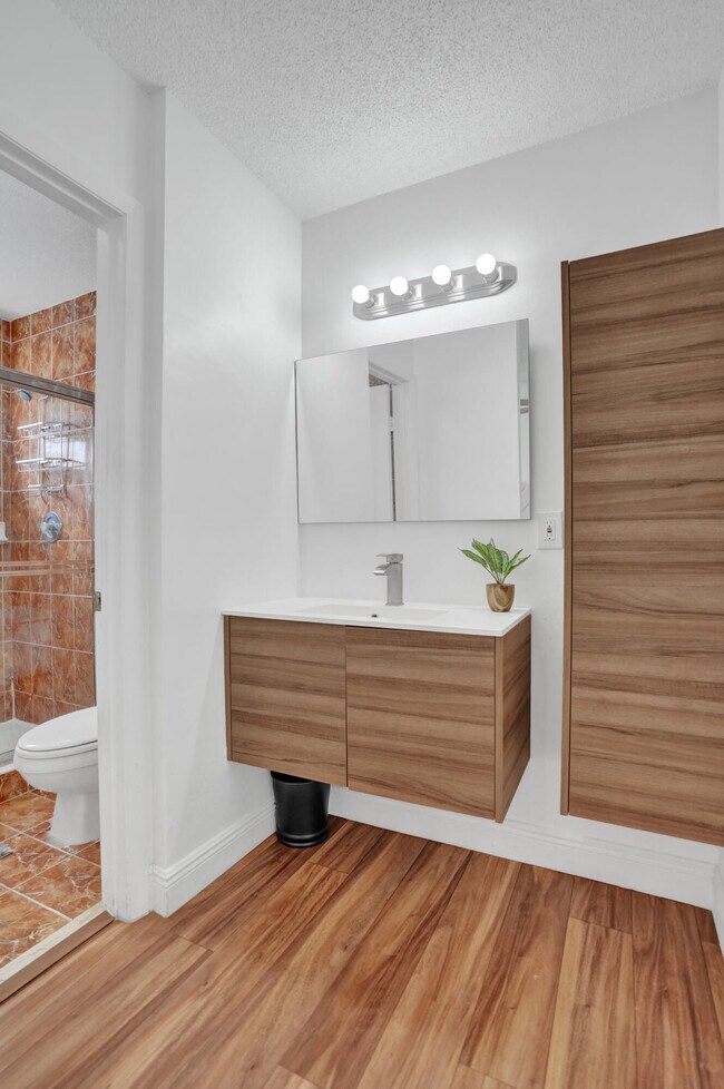 Building Photo - 9841 NW 9th Ct