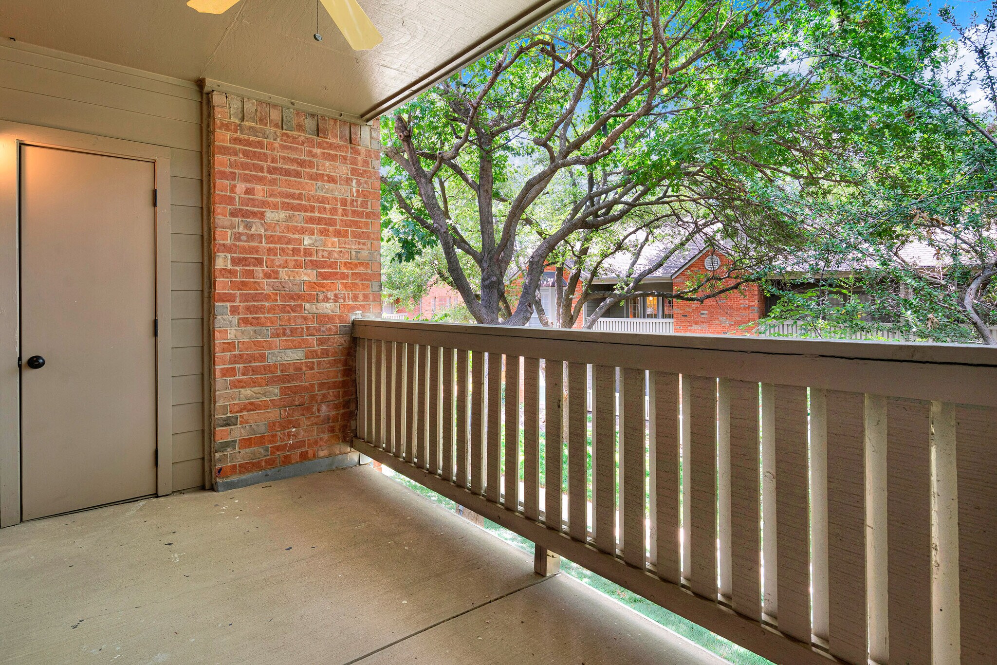 Building Photo - 12660 Hillcrest Rd