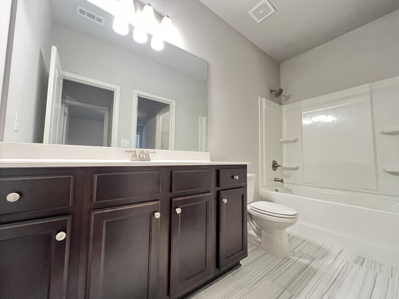Building Photo - 4675 Silver Oak Dr SW