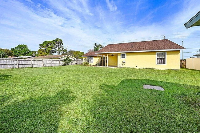 Building Photo - Remodeled Home Near Schools