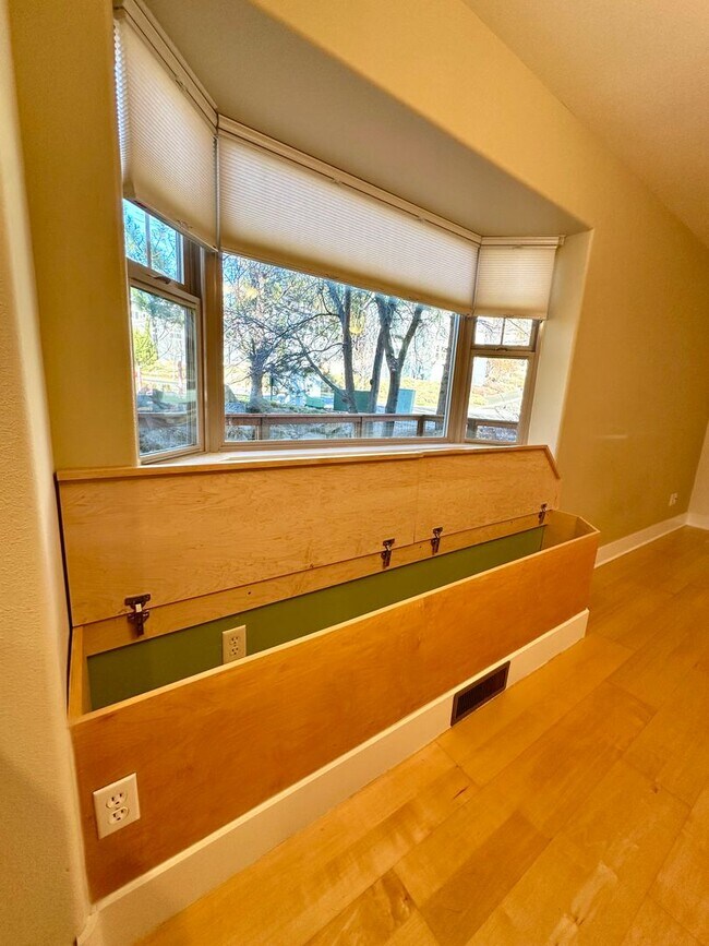 Building Photo - 1889 NW Monterey Pines Dr