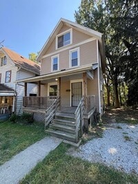 Building Photo - Four bedroom one bathroom home for rent