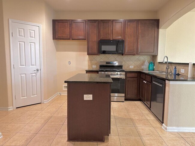 Building Photo - 3942 Calgary Cir