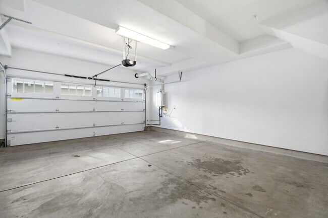 Building Photo - 394 Circuit Wy