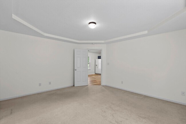 Building Photo - Ranch home with Fenced yard