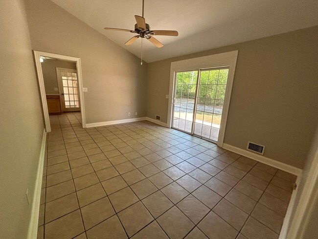 Building Photo - Updated home in College Acres!