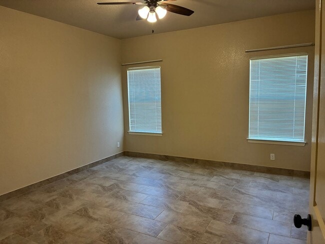 Building Photo - Santa Teresa Beauty 3 Bedrooms plus 2 and ...