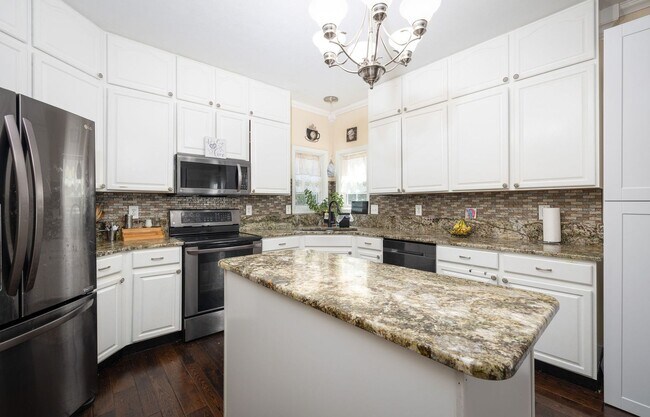 Building Photo - 4Bd/3.5Ba Home Available