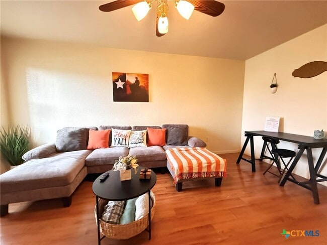 Building Photo - 1008 Circle M Dr