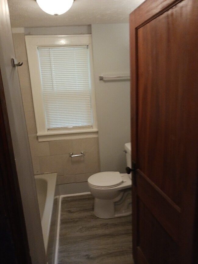 Building Photo - 1008 Elwell Ct