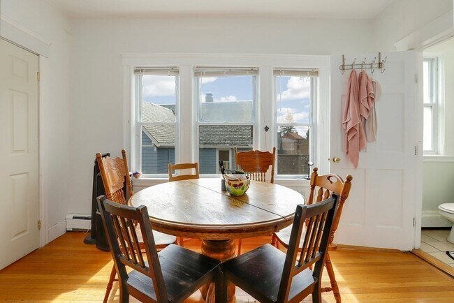 Building Photo - 62 Algonquin Rd