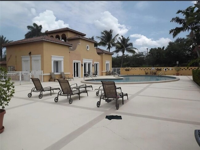 Building Photo - 6709 N Kendall Dr