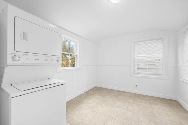 Building Photo - 112 E Anderson St
