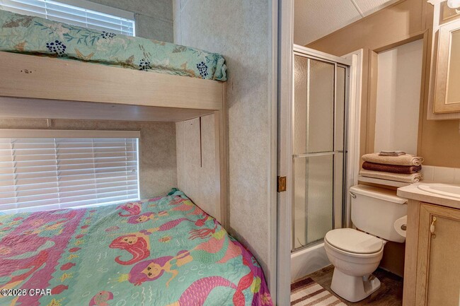 Building Photo - 1219 Thomas Dr