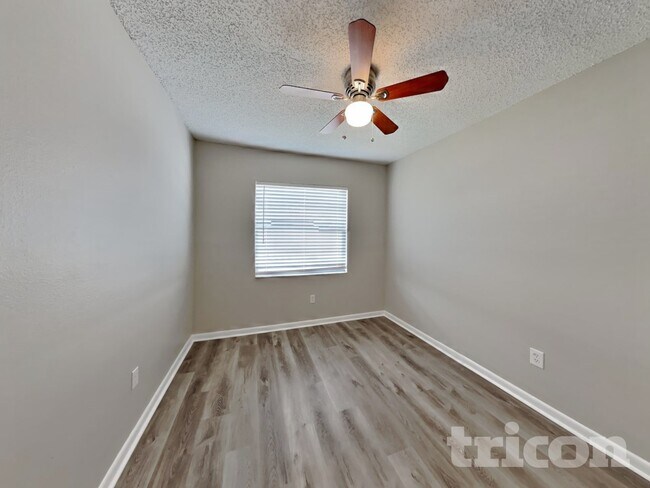 Building Photo - 4051 Forecast Dr