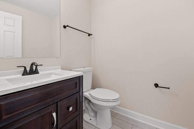 Building Photo - 546 W Parkside Dr