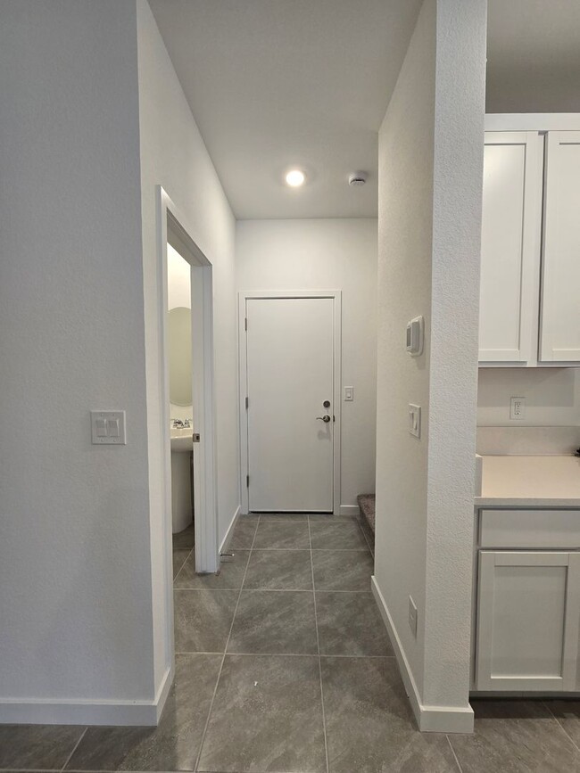 Building Photo - A Fabulous 3 Bedroom Townhome in Summerlin