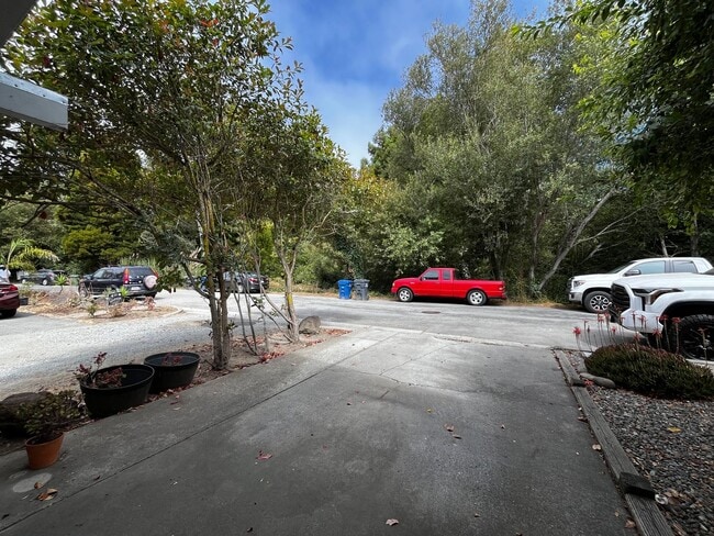 Building Photo - Beautiful and spacious 2 Bedroom, 1.5 Bathroom Located in Rio Del Mar, close to the beach and Apt...