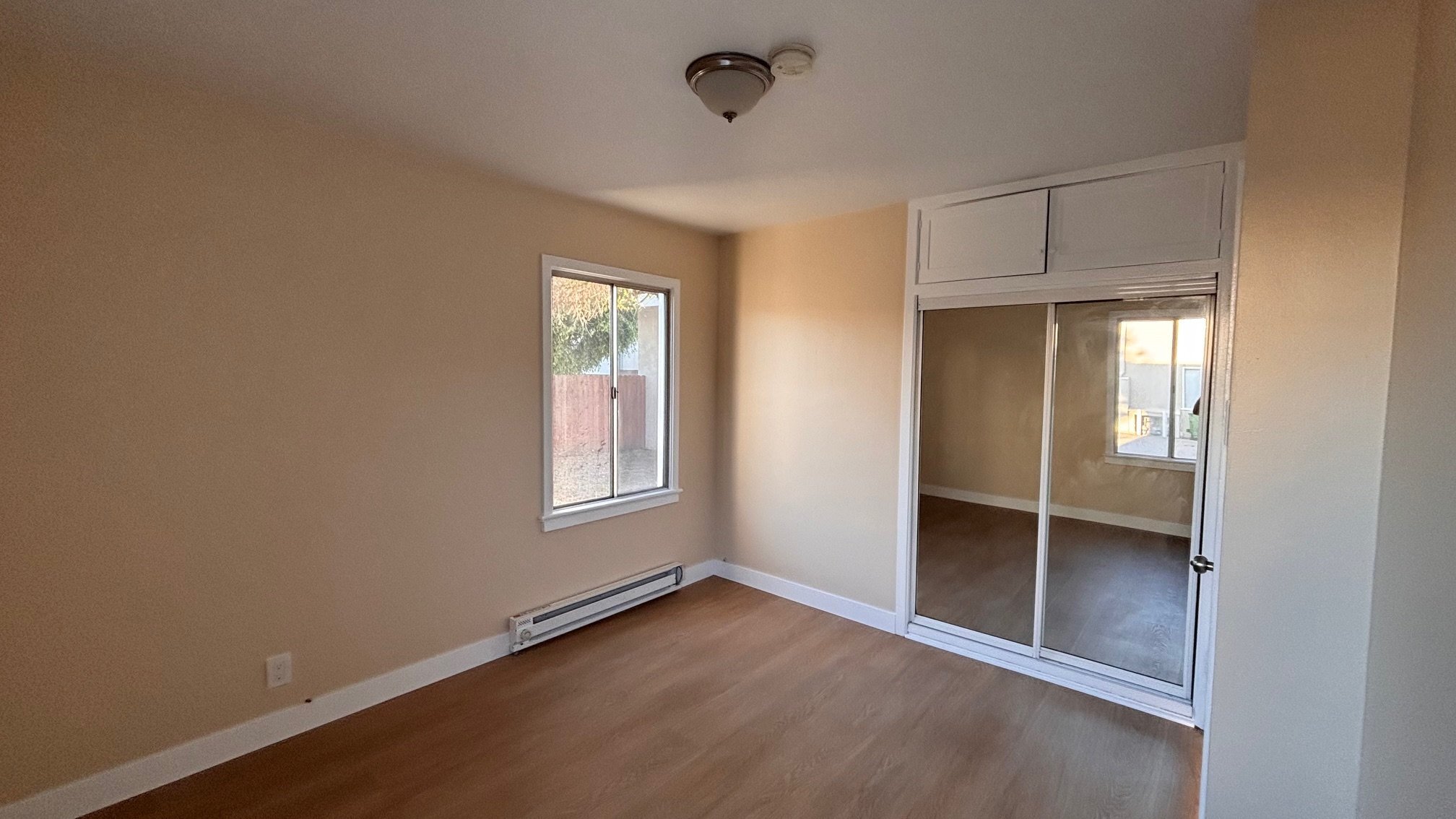 Building Photo - 855 W 29th Pl
