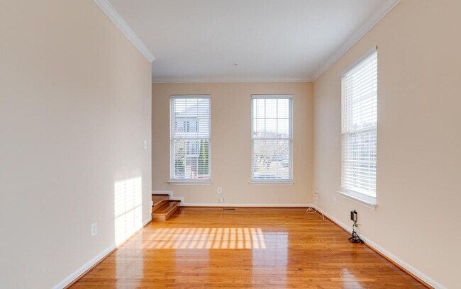 Building Photo - Charming Abingdon Townhome with Modern Upgrades!