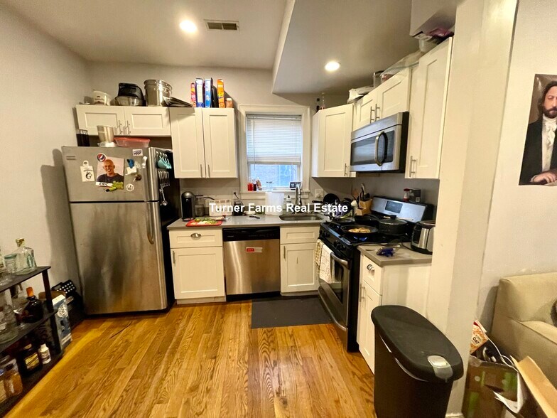 Building Photo - 721 Parker St