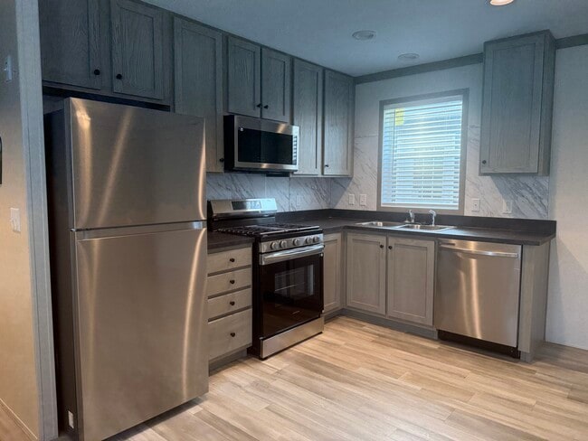 Building Photo - 40 Canal Dr