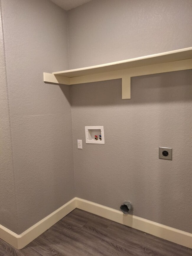 Building Photo - 3 bedroom Duplex