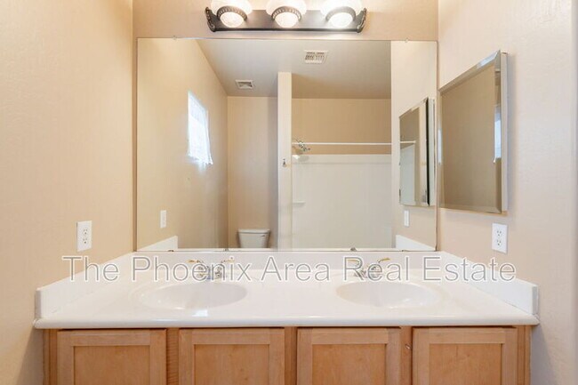 Building Photo - 716 E Runaway Bay Pl