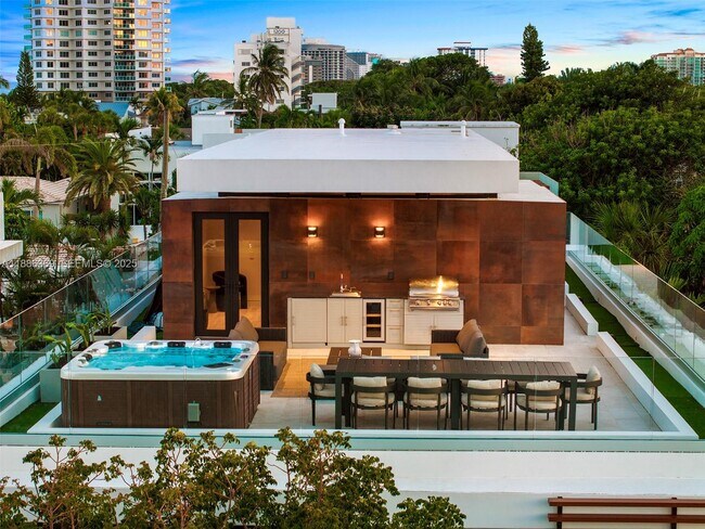 Building Photo - 3306 NE 16th St