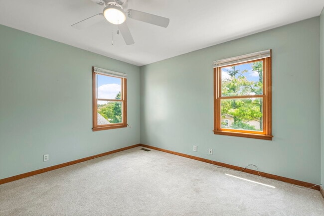 Building Photo - 630 Maple Ct