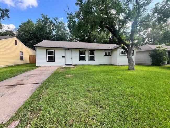 Primary Photo - 5915 Beldart St