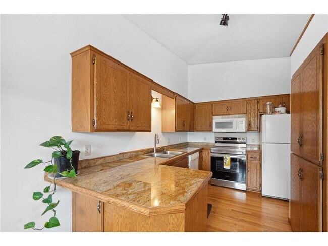 Building Photo - 14797 Lower Endicott Way