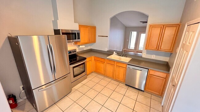 Building Photo - The Heart of Maitland: 3BD/2BA Home That F...