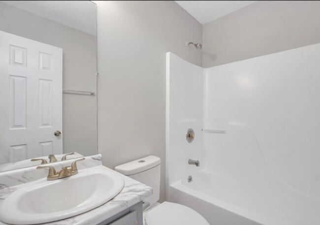 Building Photo - Charming ranch-style home located in the heart of Hinesville