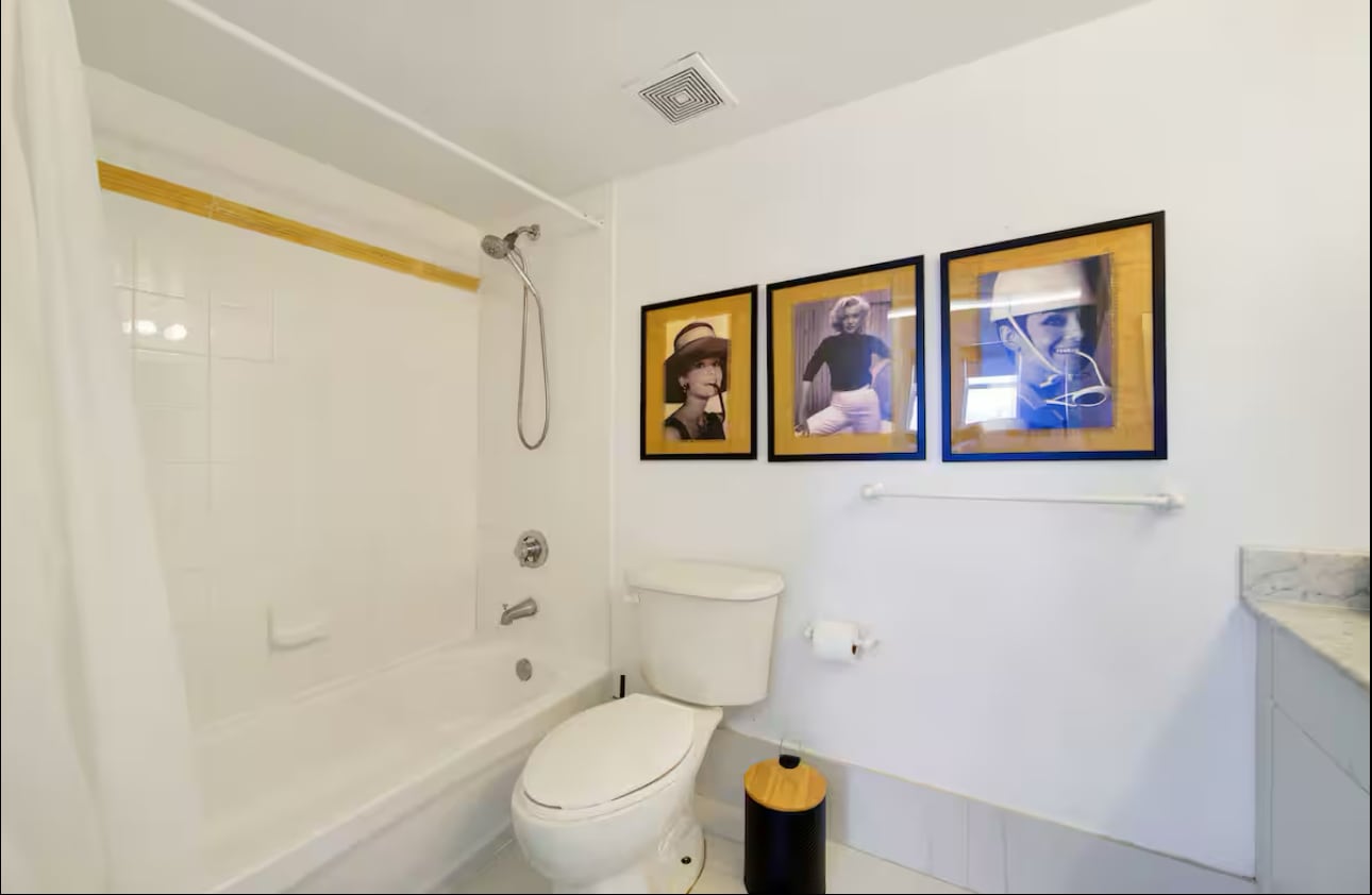 Building Photo - 1200 Brickell Bay Dr