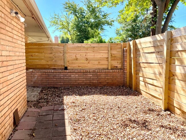 Building Photo - Large 3 Bed 2 Bath off NW 63rd & N. Villa in OKC