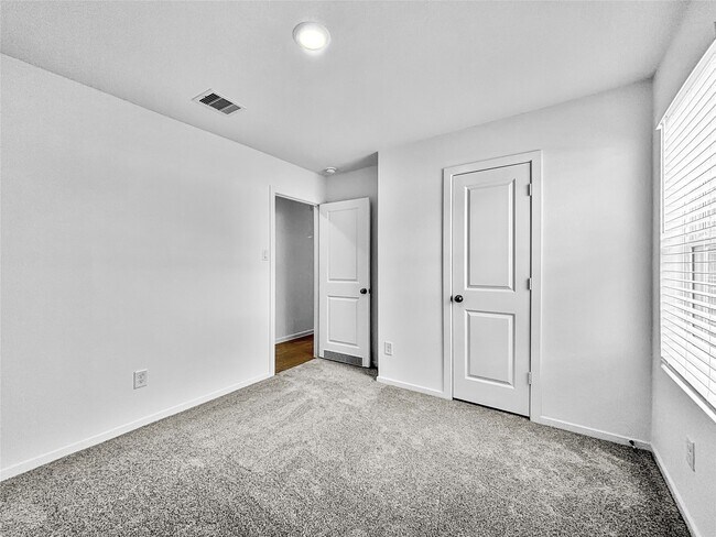 Building Photo - 5823 Standpiper Lp