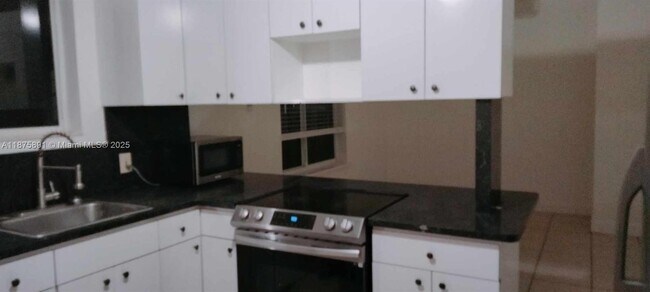 Primary Photo - 621 NW 23rd Pl