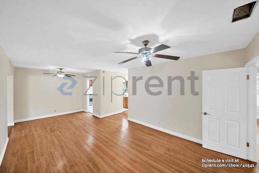 Building Photo - 10932 La Cima Dr